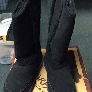 Bear paw boots black Kodak